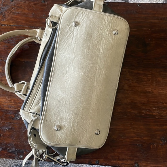 Rebecca Minkoff Bag Two Tone Crème/Grey
Leather Top Handle Bag - Picture 5 of 8